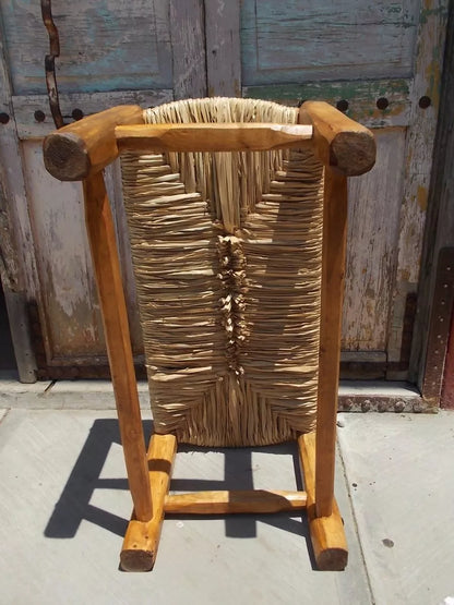 Banca Artesanal De Madera Tejida Con Tule. Estilo Antiguo.