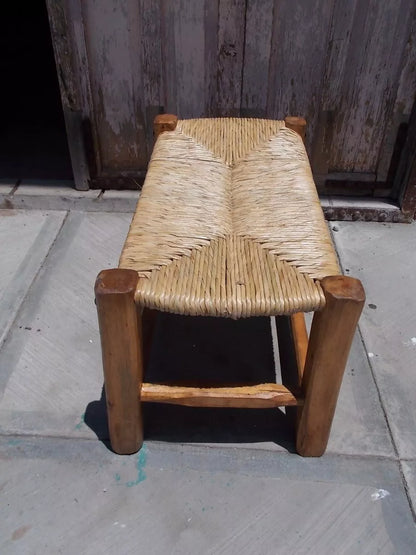Banca Artesanal De Madera Tejida Con Tule. Estilo Antiguo.