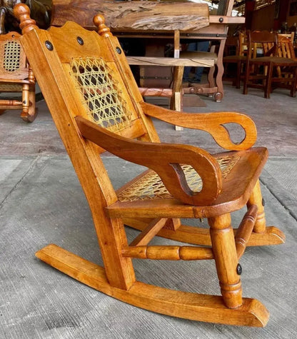 Mecedora de madera de cedro para niños, niños pequeños, preescolares, bebés