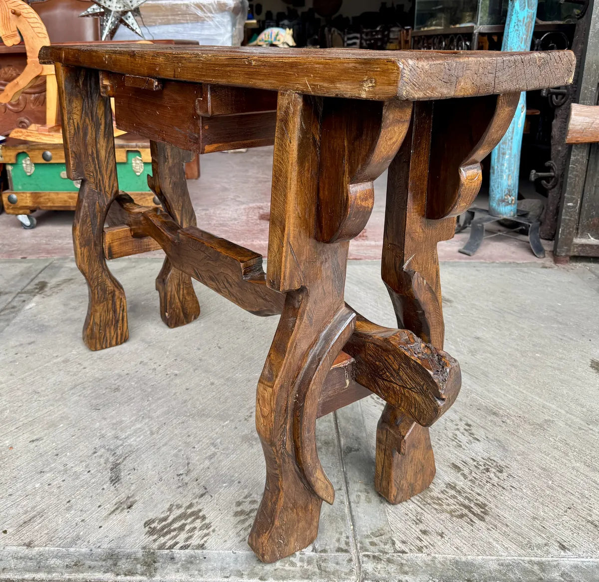 Antigua Credenza Coqueta Patas De Yugos Y Cubierta De Puerta Marrón