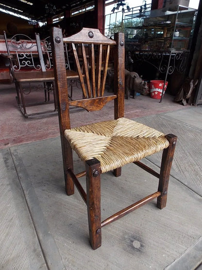 Bella Silla Artesanal De Madera Sustentable. Estilo Antiguo.
