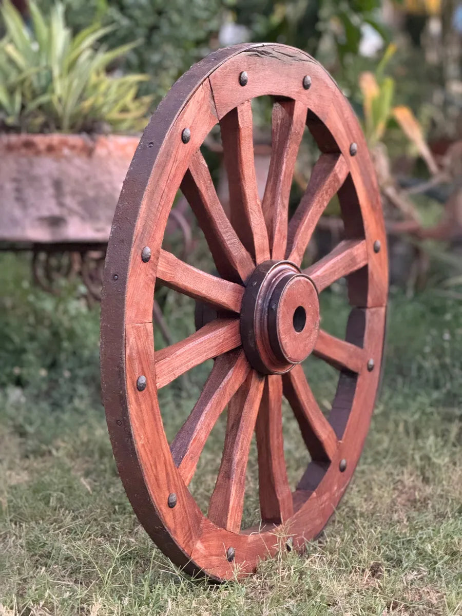 Bella Rueda De Carreta De Madera Antigua De Mezquite