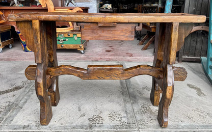 Antigua Credenza Coqueta Patas De Yugos Y Cubierta De Puerta Marrón