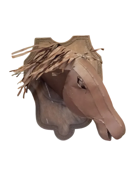 Cabeza De Caballo Con Escudo De Madera. Estilo Antiguo.