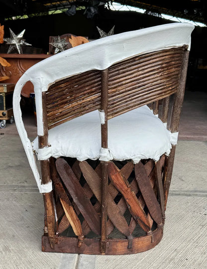 Sillon Equipal Tradicional 3 Personas Estilo Varas Antiguo Blanco Piel De Cerdo Agregar a favoritos
