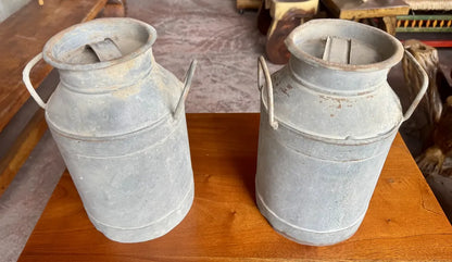Antiguos Y Originales Botes Lecheros Con Tapa. 2 Piezas