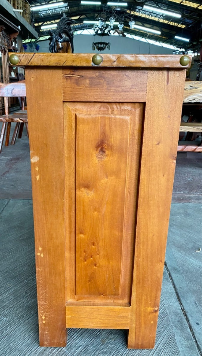 Comoda Cajonera En Madera Cedro Encino Y Piel Estilo Antiguo