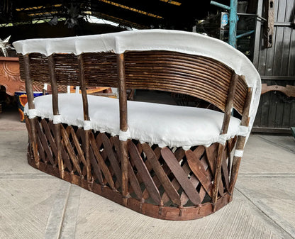 Sillon Equipal Tradicional 3 Personas Estilo Varas Antiguo Blanco Piel De Cerdo Agregar a favoritos