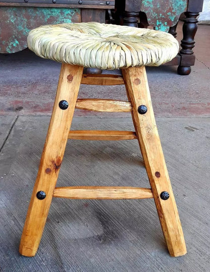 Banco Artesanal. Madera Y Tejido Con Tule Estilo Antiguo.