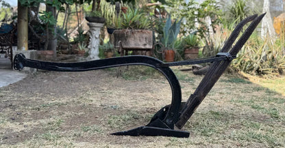 Muy Antiguo Y Original Arado De Hierro Sólido Con Reja
