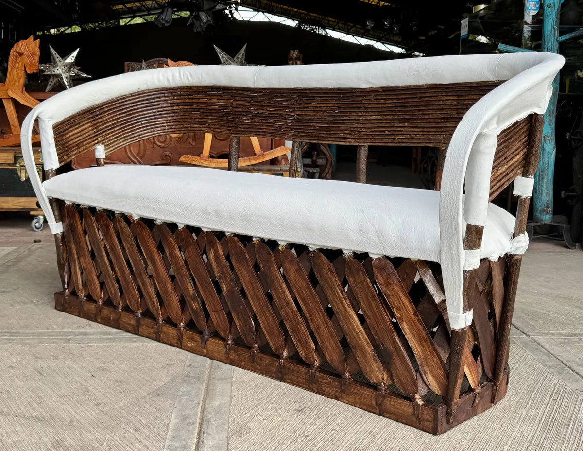 Sillon Equipal Tradicional 3 Personas Estilo Varas Antiguo Blanco Piel De Cerdo Agregar a favoritos