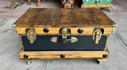 Mesa De Centro Con Baul Petaca Velis Negro Antiguo Azul