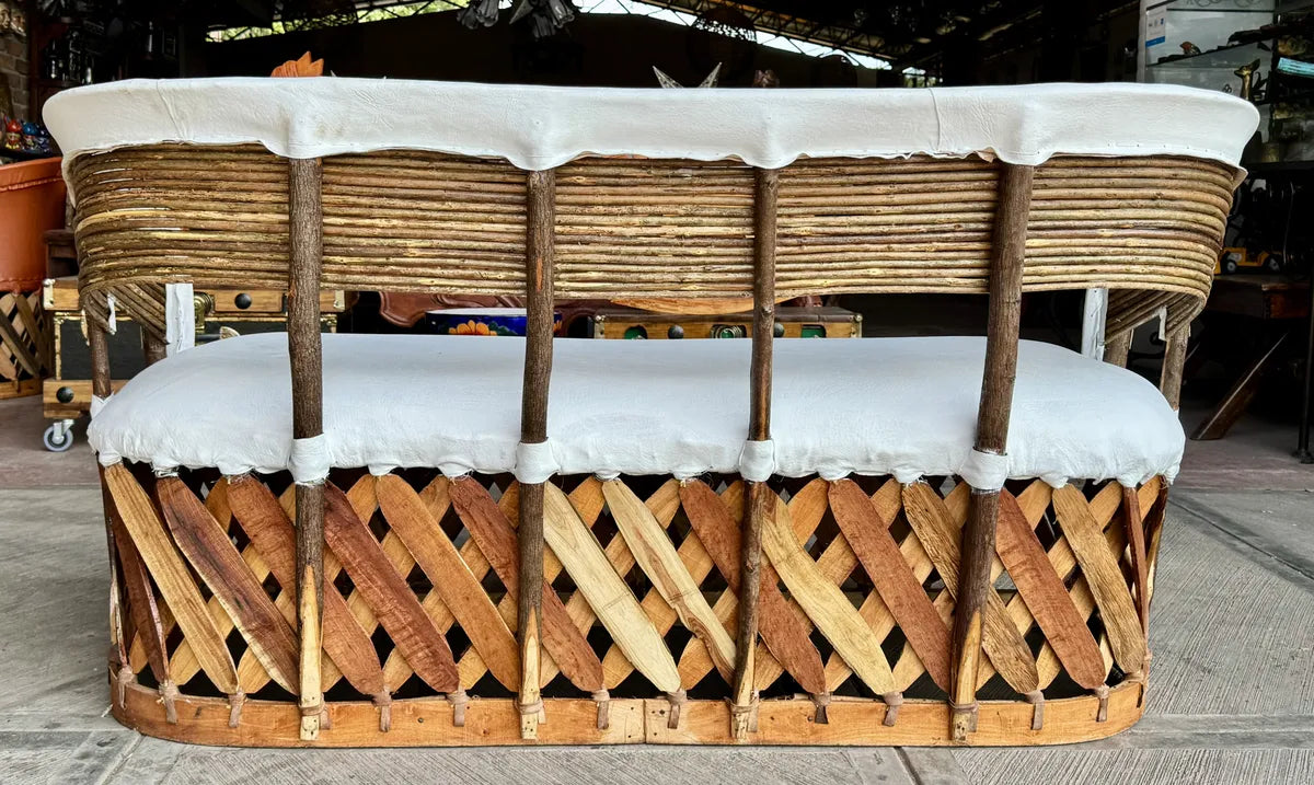 Sillon Equipal Tradicional Para 3 Personas Estilo Varas Blanco Piel De Cerdo Agregar a favoritos