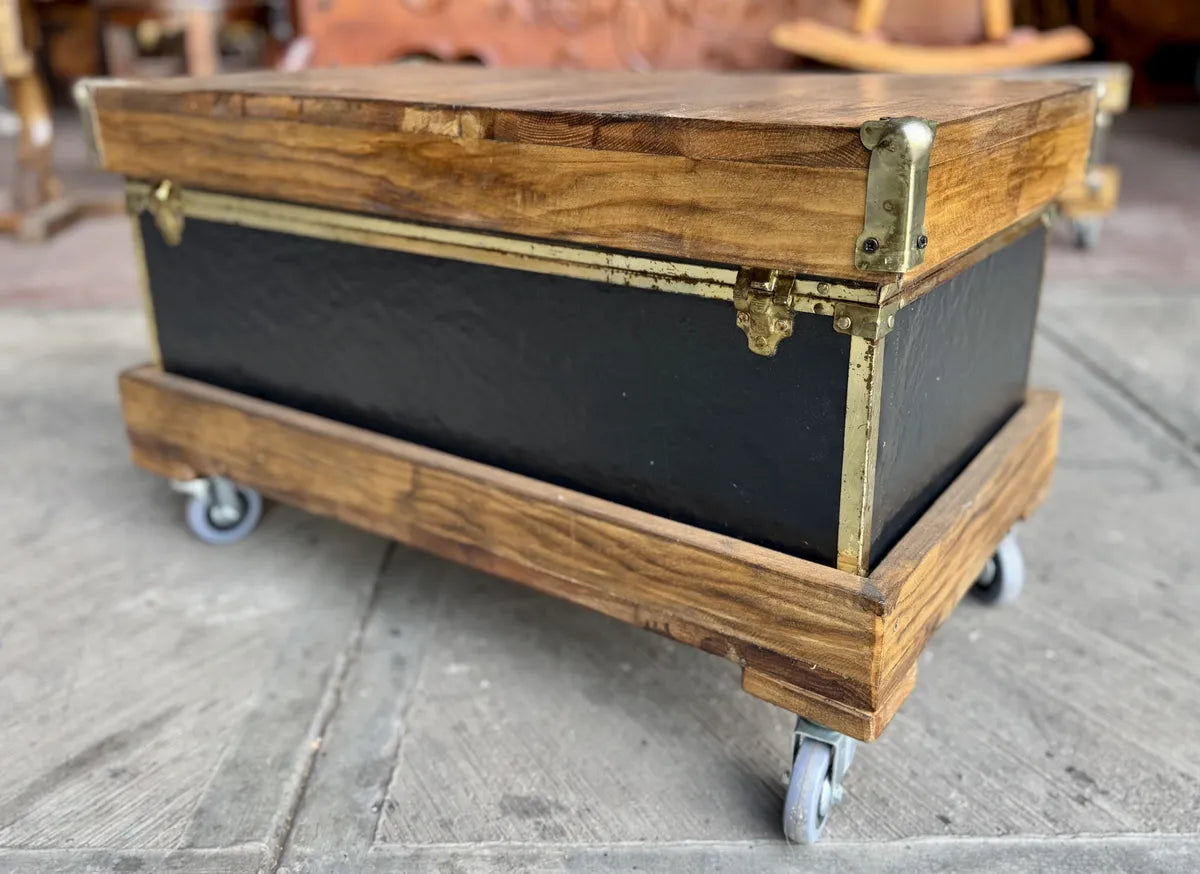 Mesa De Centro Con Baul Petaca Velis Negro Antiguo Azul