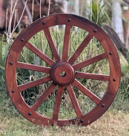 Bella Rueda De Carreta De Madera Antigua De Mezquite
