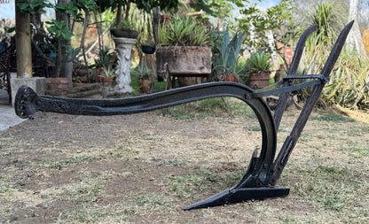 Muy Antiguo Y Original Arado De Hierro Sólido Con Reja