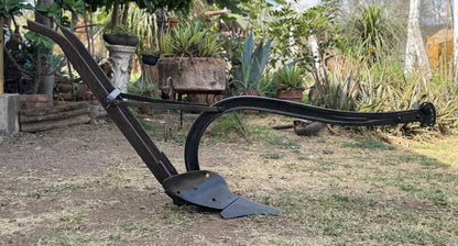 Muy Antiguo Y Original Arado De Hierro Sólido Con Reja
