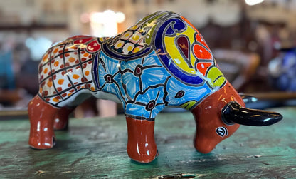 Figura Escultura Toro De Lidia En Talavera Fina.