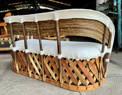 Sillon Equipal Tradicional Para 3 Personas Estilo Varas Blanco Piel De Cerdo Agregar a favoritos