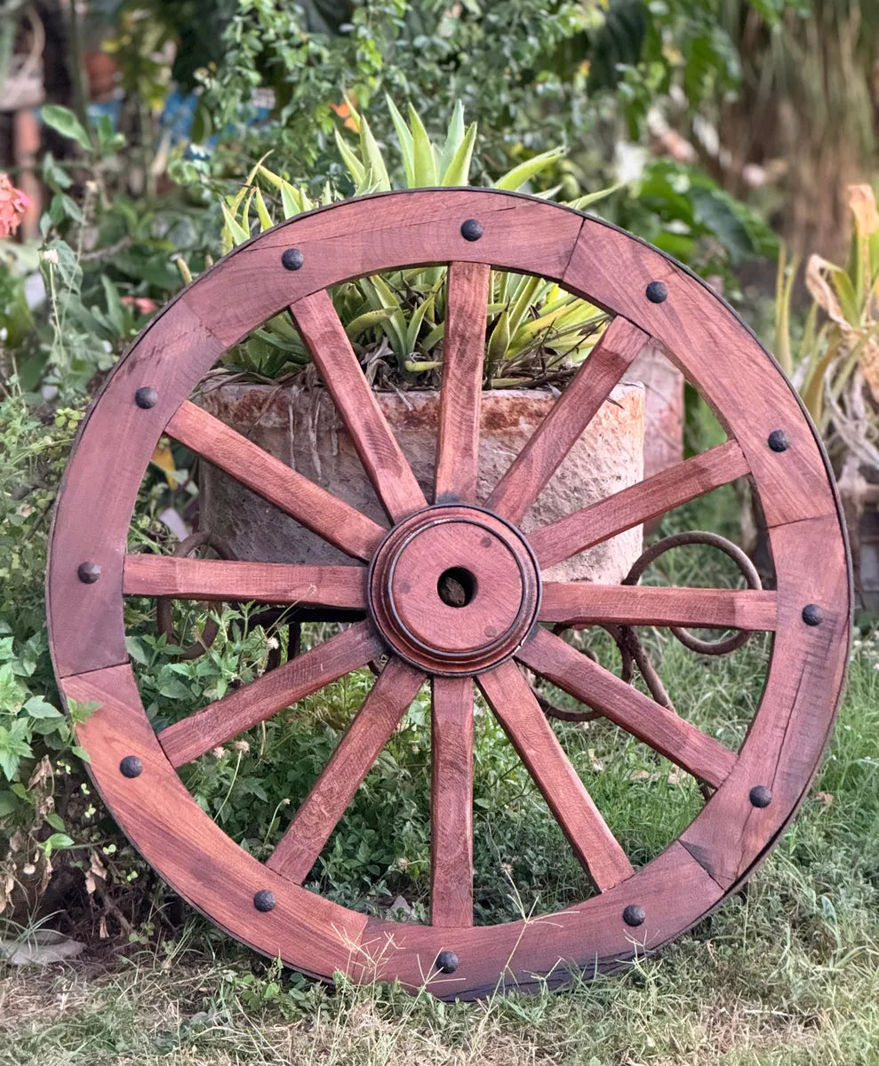 Bella Rueda De Carreta De Madera Antigua De Mezquite