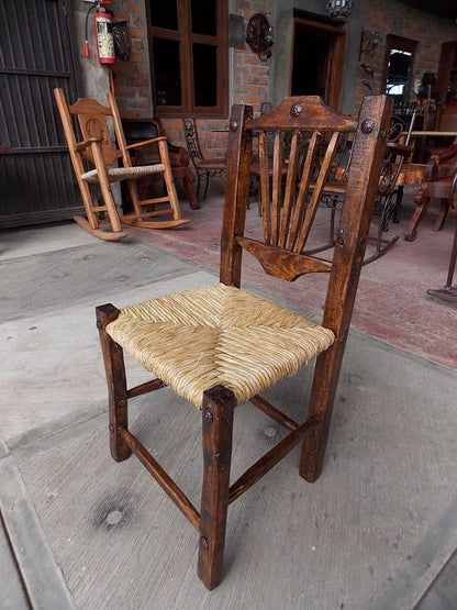 Bella Silla Artesanal De Madera Sustentable. Estilo Antiguo.