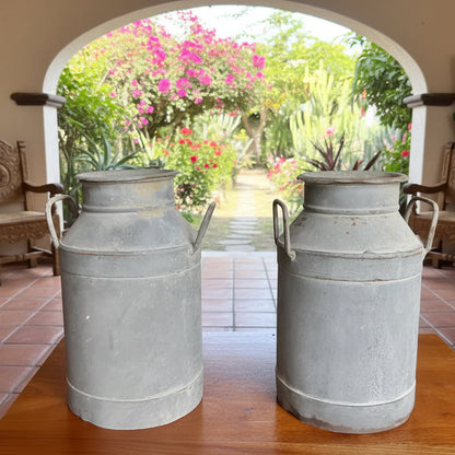 Antiguos Y Originales Botes Lecheros Con Tapa. 2 Piezas