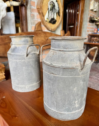 Antiguos Y Originales Botes Lecheros Con Tapa. 2 Piezas