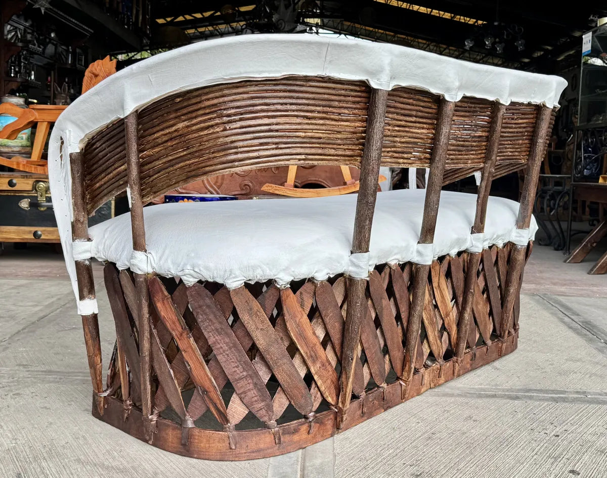 Sillon Equipal Tradicional 3 Personas Estilo Varas Antiguo Blanco Piel De Cerdo Agregar a favoritos