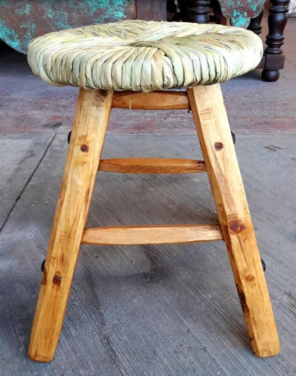 Banco Artesanal. Madera Y Tejido Con Tule Estilo Antiguo.