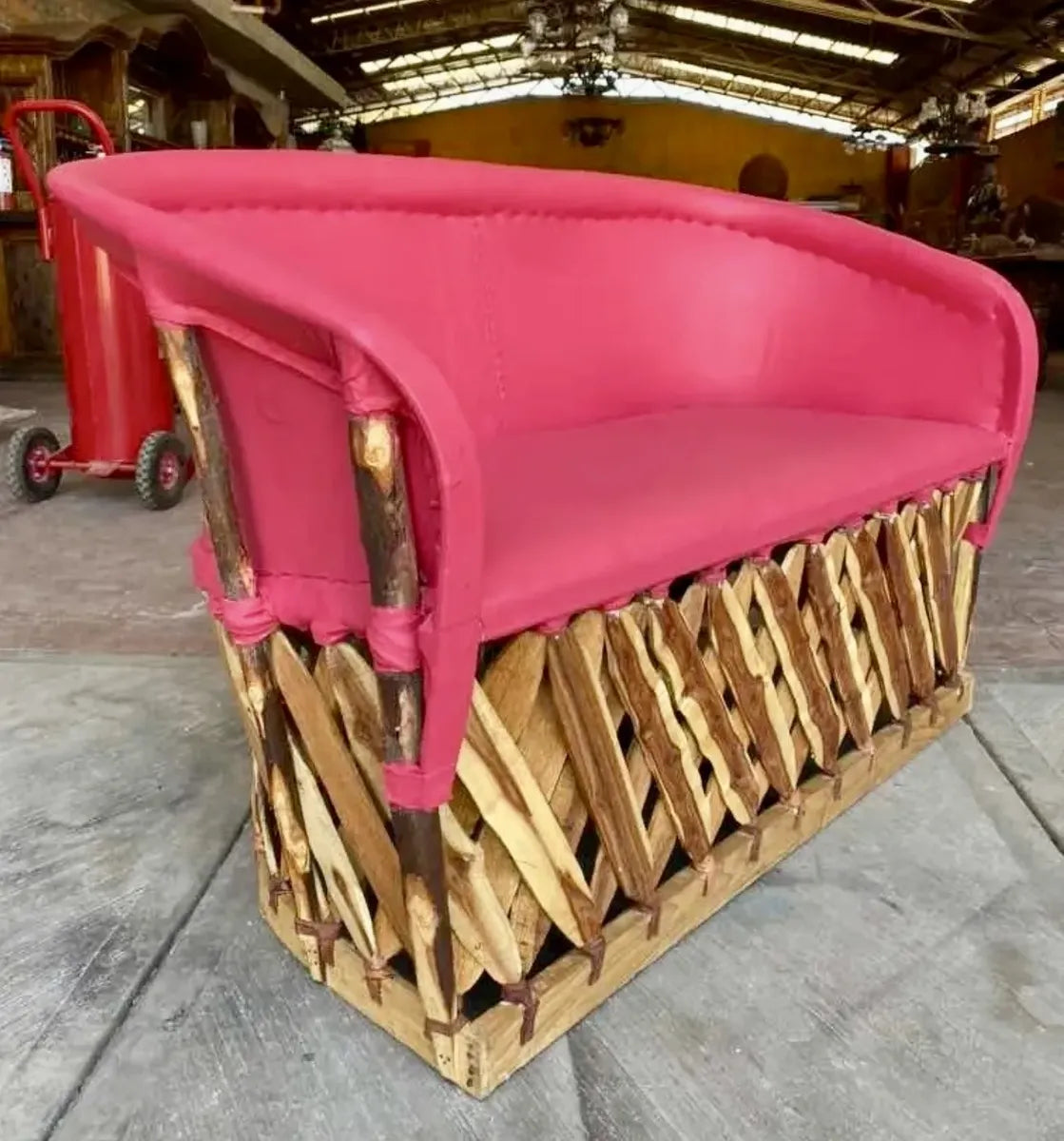 Sillón Love Seat Para 2 Personas Equipal Rosa Madera Piel