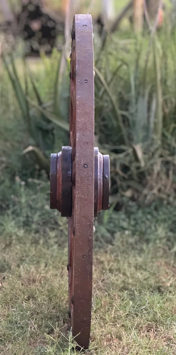 Bella Rueda De Carreta De Madera Antigua De Mezquite