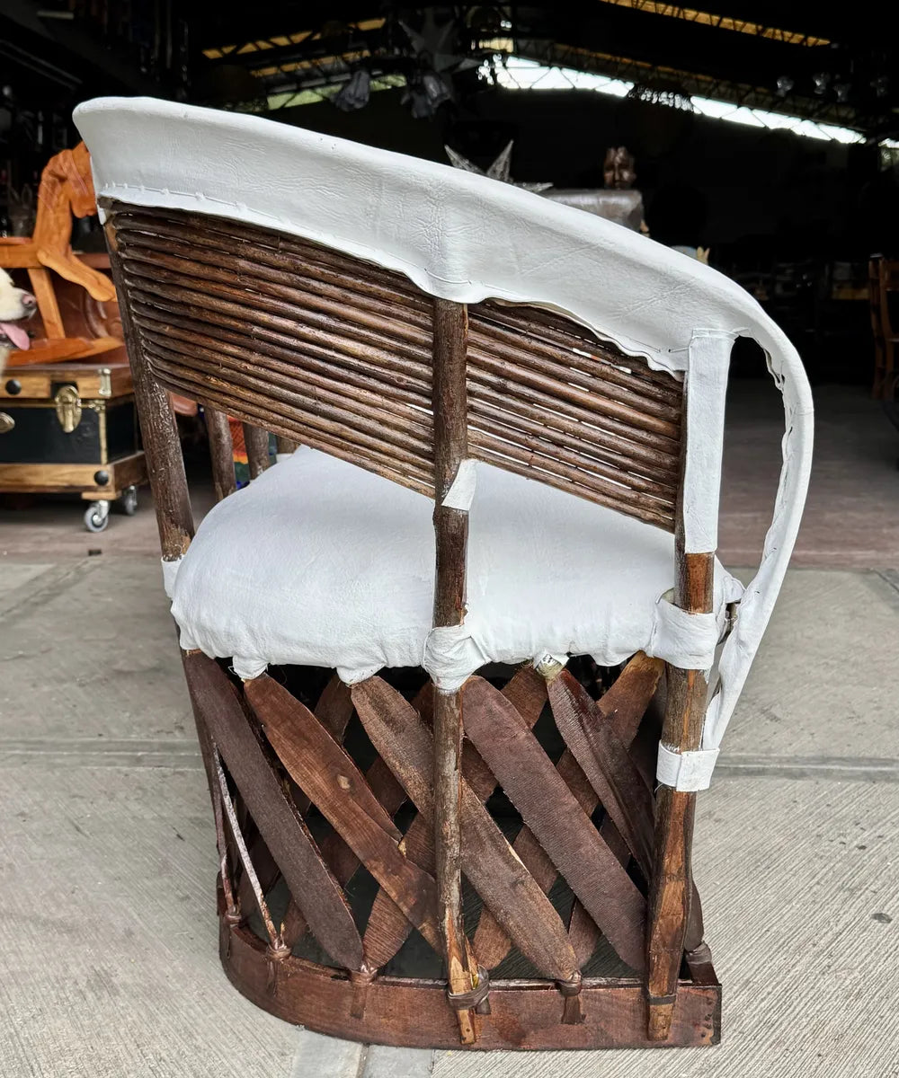 Sillon Equipal Tradicional 3 Personas Estilo Varas Antiguo Blanco Piel De Cerdo Agregar a favoritos