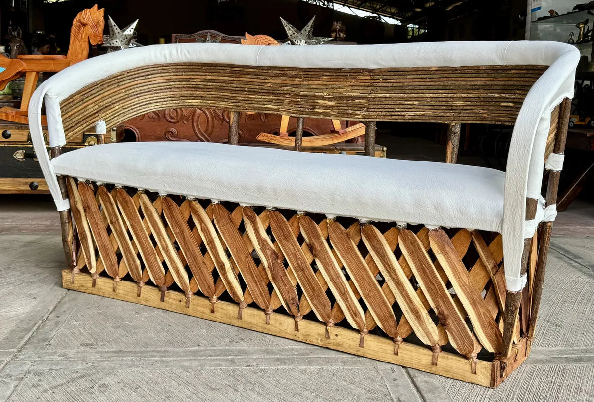 Sillon Equipal Tradicional Para 3 Personas Estilo Varas Blanco Piel De Cerdo Agregar a favoritos