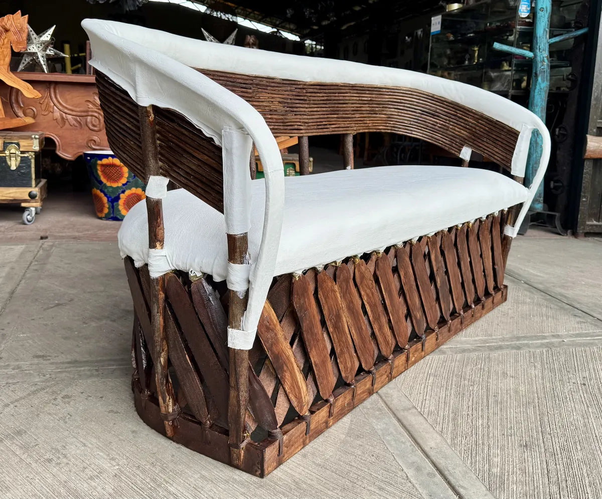 Sillon Equipal Tradicional 3 Personas Estilo Varas Antiguo Blanco Piel De Cerdo Agregar a favoritos