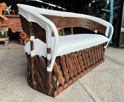 Sillon Equipal Tradicional 3 Personas Estilo Varas Antiguo Blanco Piel De Cerdo Agregar a favoritos