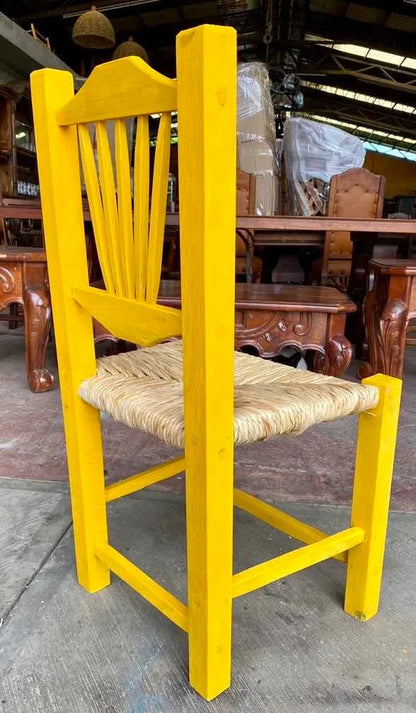Silla Artesanal Amarilla Madera Sustentable Estilo Antiguo.