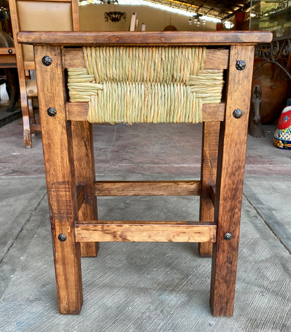 Mesa lateral tejido estilo Antiguo.
