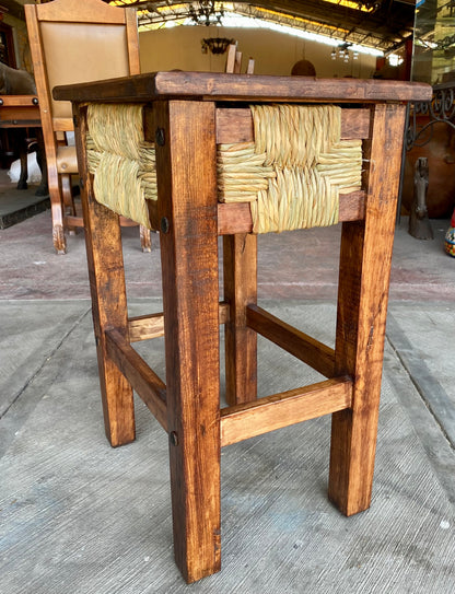 Mesa lateral tejido estilo Antiguo.