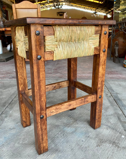 Mesa lateral tejido estilo Antiguo.