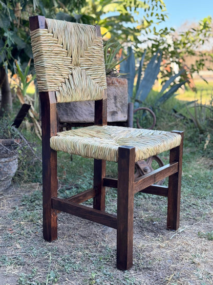 Silla Artesanal Madera Sustentable Estilo Elegante Tono Nogal