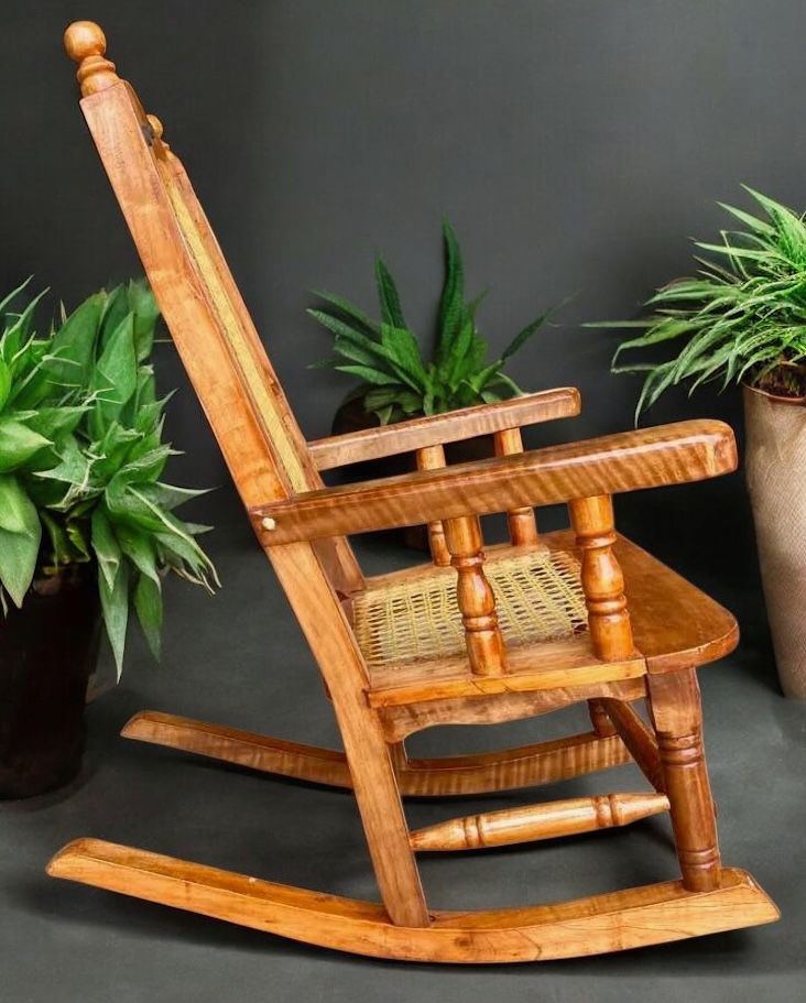 Mecedora Balancin Madera Cedro Estilo Antiguo.