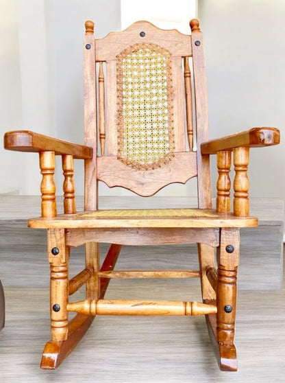 Mecedora Balancin Madera Cedro Estilo Antiguo.