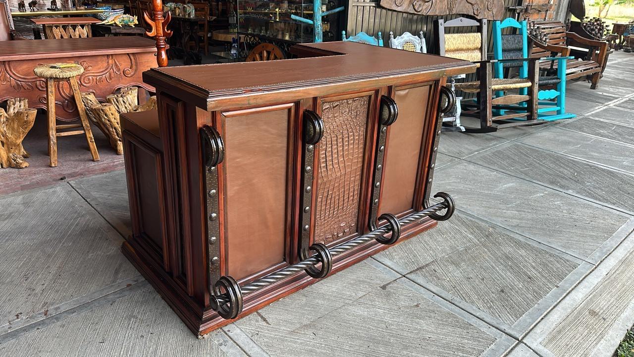 Antigua Original Escritorio  De Madera de Encino Y Cedro con Piel de Vaca y cocodrilo