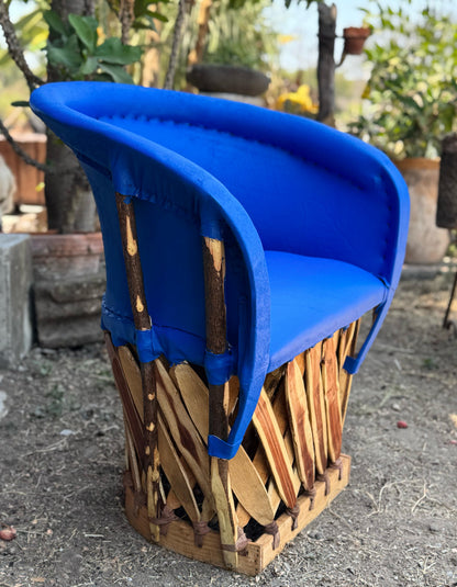 Sillón equipal azul, silla de sala de estar, mueble de sala