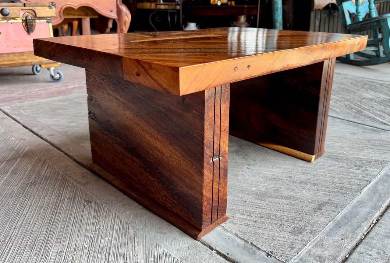 Mesa De Centro De Madera De Parota Estilo Artesanal