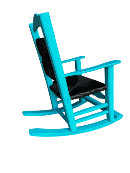 Bella Mecedora De Madera Sustentable Y Tule Estilo Antiguo.