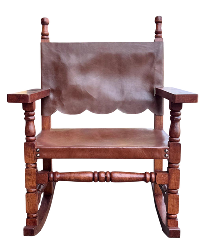 Silla Mecedora En Madera De Mezquite Y Piel Tallada A Mano Estilo Antiguo.
