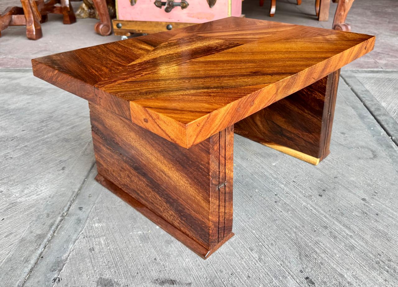 Mesa De Centro De Madera De Parota Estilo Artesanal