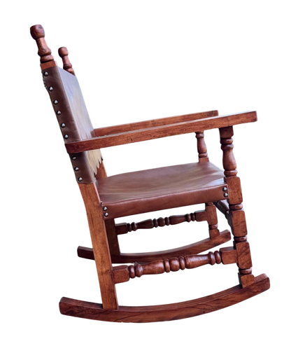 Silla Mecedora En Madera De Mezquite Y Piel Tallada A Mano Estilo Antiguo.