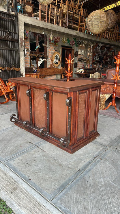 Antigua Original Escritorio  De Madera de Encino Y Cedro con Piel de Vaca y cocodrilo